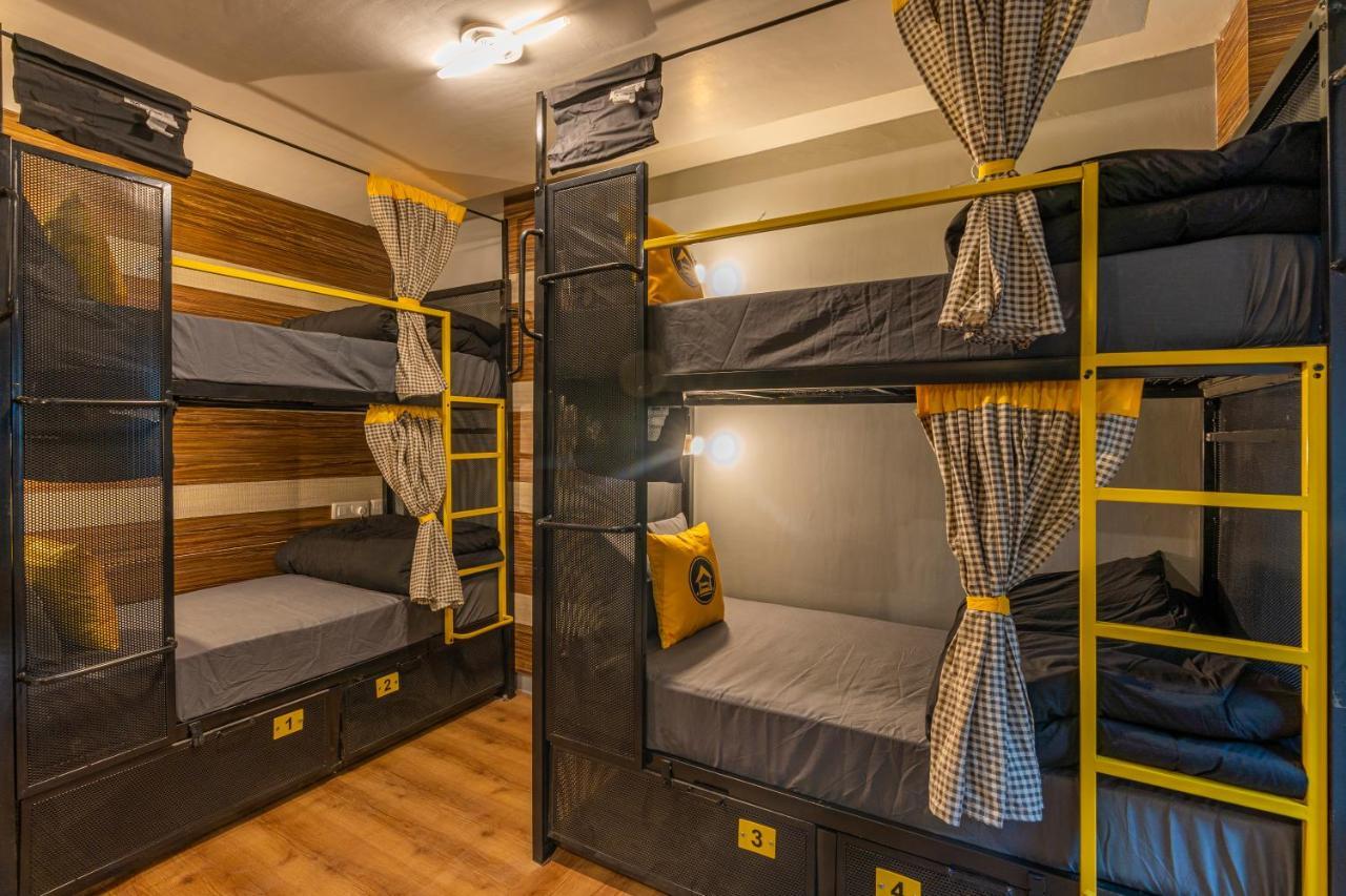 The Hosteller Mcleodganj, Mall Road Маклеод-Гандж Екстер'єр фото